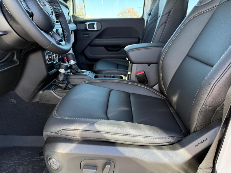 Jeep Gladiator Vehicle Full-screen Gallery Image 17