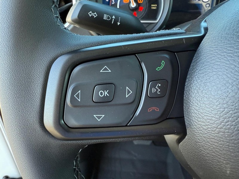 Jeep Gladiator Vehicle Full-screen Gallery Image 19