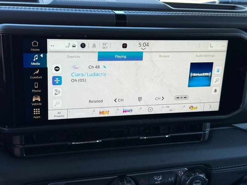 Jeep Gladiator Vehicle Full-screen Gallery Image 23