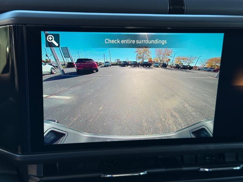 Jeep Gladiator Vehicle Full-screen Gallery Image 24