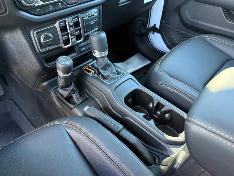 Jeep Gladiator Vehicle Full-screen Gallery Image 26