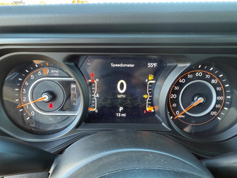 Jeep Gladiator Vehicle Full-screen Gallery Image 28