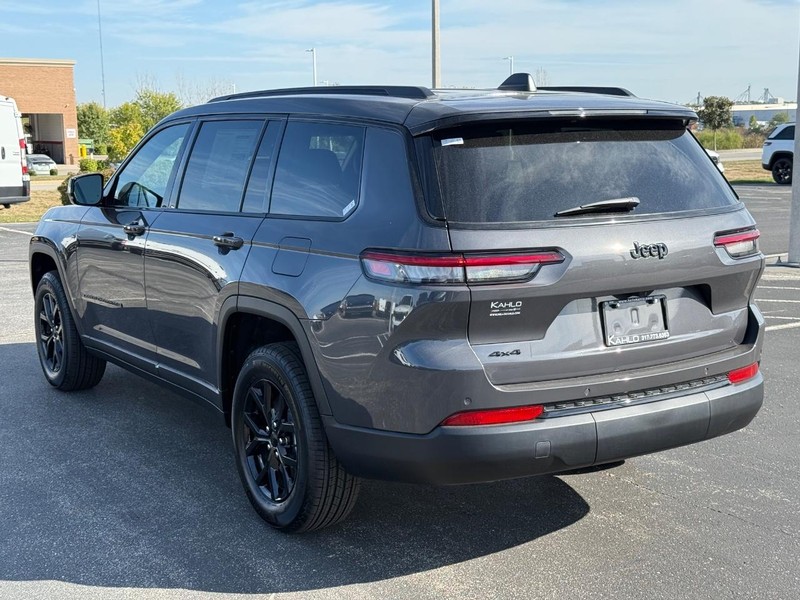 Jeep Grand Cherokee L Vehicle Full-screen Gallery Image 5