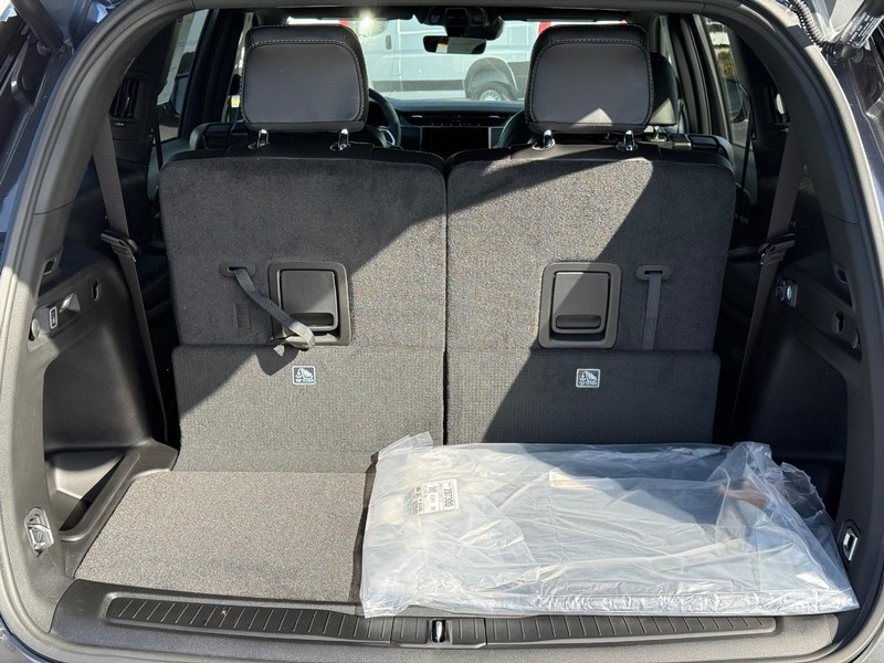 Jeep Grand Cherokee L Vehicle Full-screen Gallery Image 7