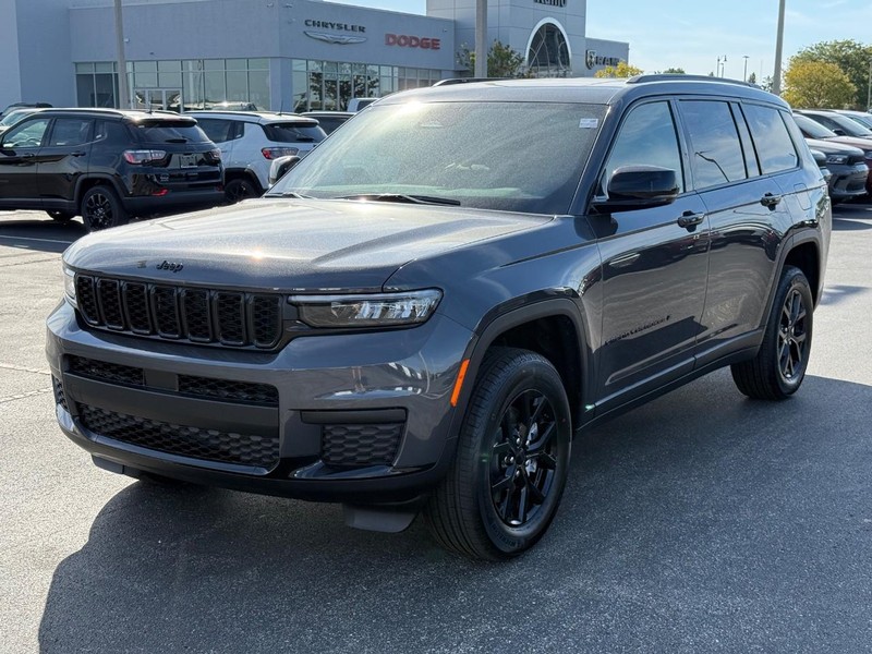 Jeep Grand Cherokee L Vehicle Full-screen Gallery Image 9