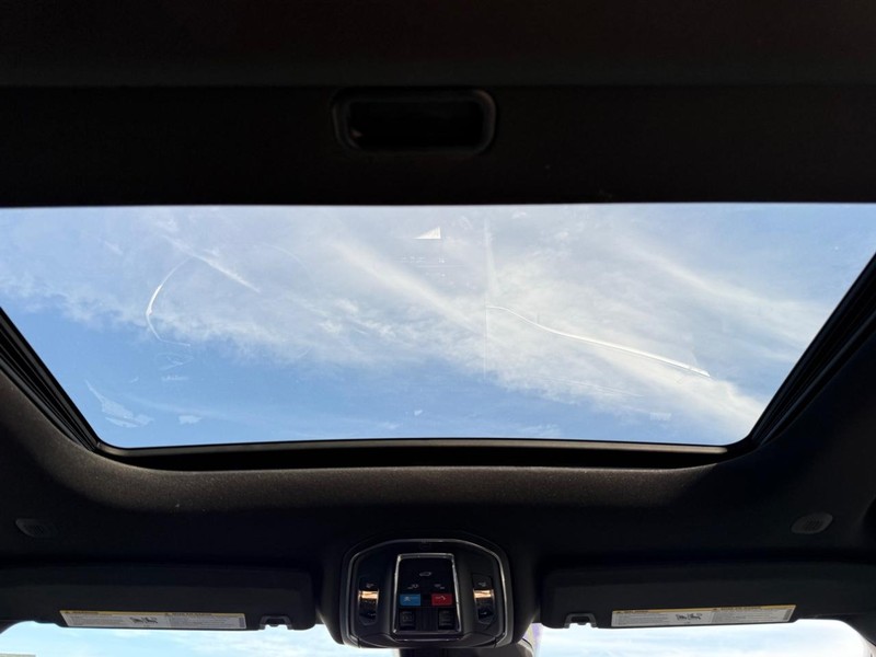 Jeep Grand Cherokee L Vehicle Full-screen Gallery Image 14