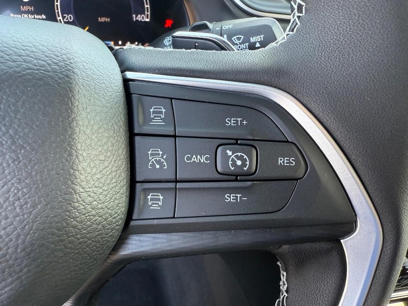 Jeep Grand Cherokee L Vehicle Full-screen Gallery Image 23