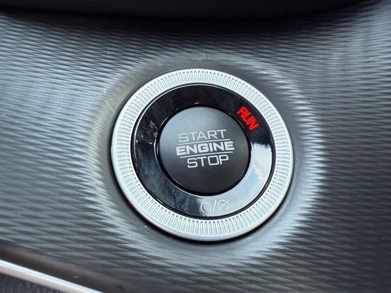 Jeep Grand Cherokee L Vehicle Full-screen Gallery Image 24