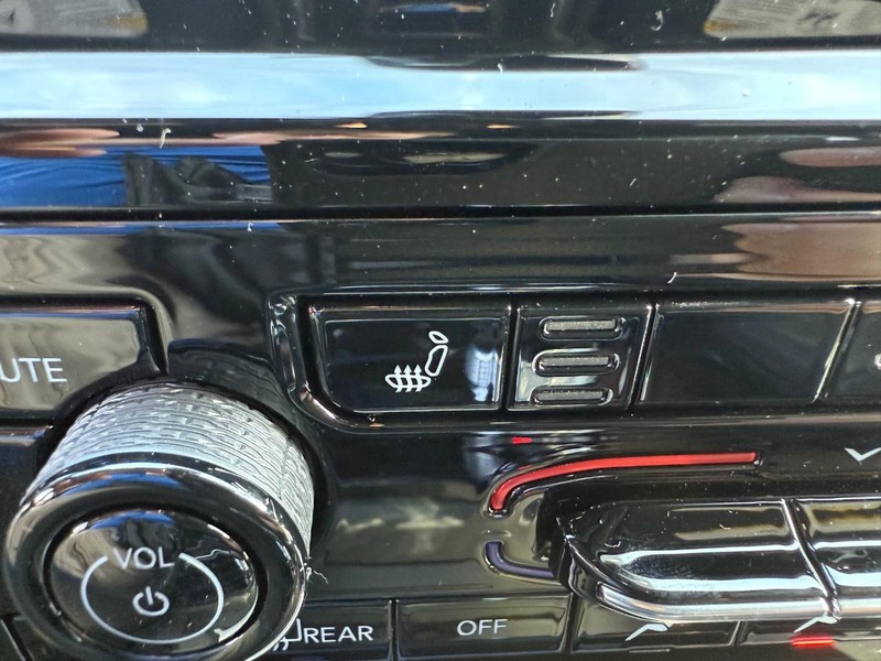 Jeep Grand Cherokee L Vehicle Full-screen Gallery Image 25