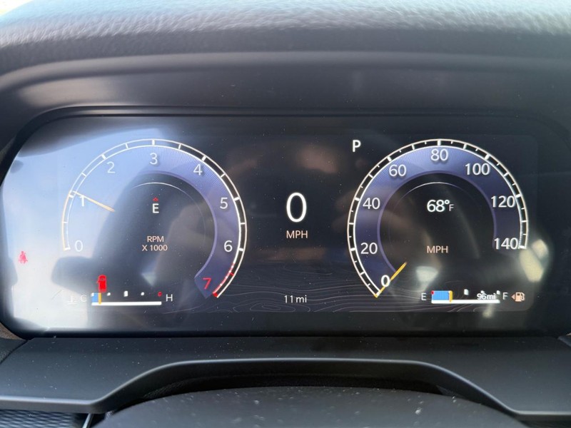 Jeep Grand Cherokee L Vehicle Full-screen Gallery Image 32