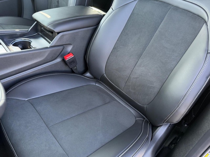 Jeep Grand Cherokee L Vehicle Full-screen Gallery Image 34