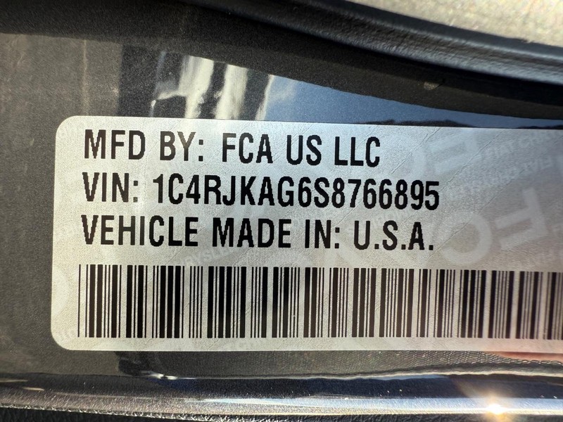 Jeep Grand Cherokee L Vehicle Full-screen Gallery Image 35