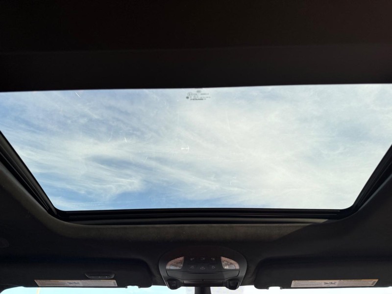 Chrysler Pacifica Vehicle Full-screen Gallery Image 14