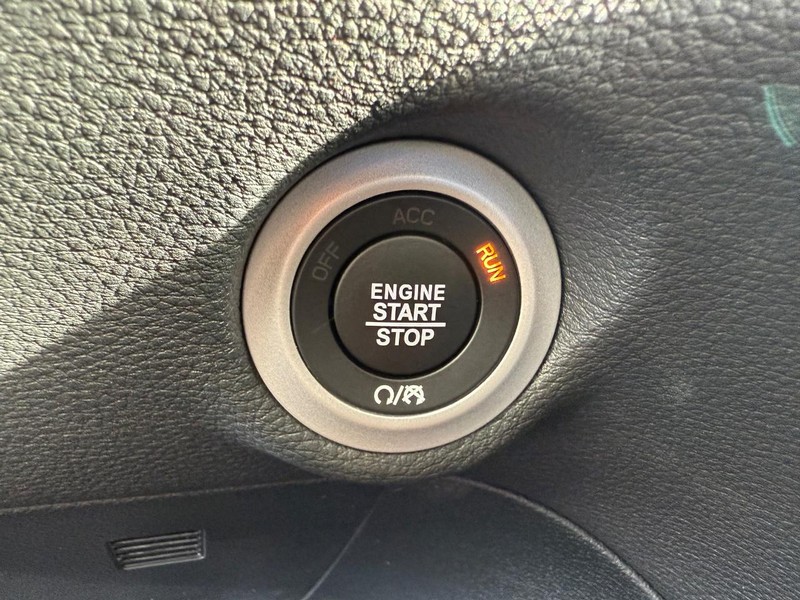 Chrysler Pacifica Vehicle Full-screen Gallery Image 24