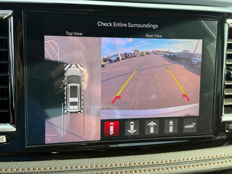 Chrysler Pacifica Vehicle Full-screen Gallery Image 26