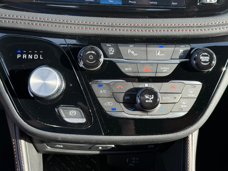 Chrysler Pacifica Vehicle Full-screen Gallery Image 27