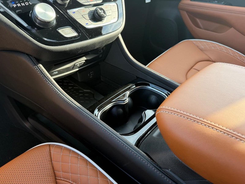 Chrysler Pacifica Vehicle Full-screen Gallery Image 28