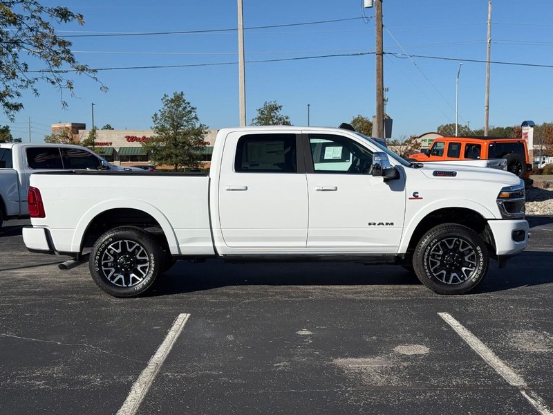 Ram 2500 Vehicle Full-screen Gallery Image 2