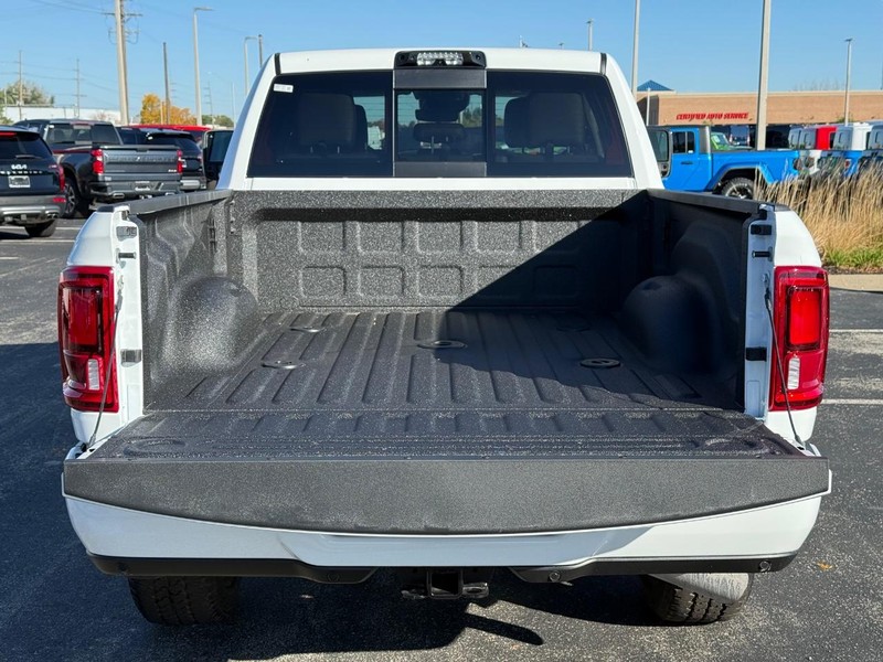 Ram 2500 Vehicle Full-screen Gallery Image 7