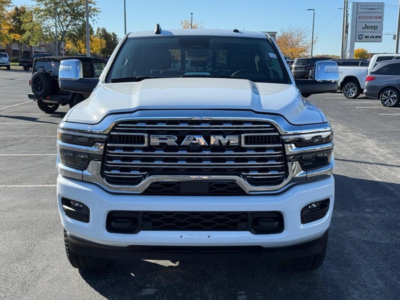 Ram 2500 Vehicle Full-screen Gallery Image 9