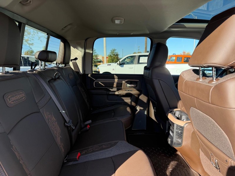 Ram 2500 Vehicle Full-screen Gallery Image 10