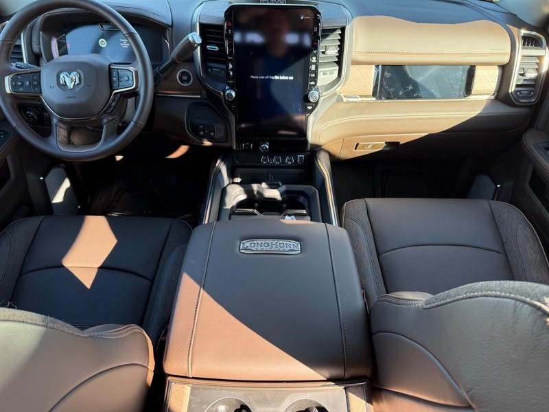 Ram 2500 Vehicle Full-screen Gallery Image 13