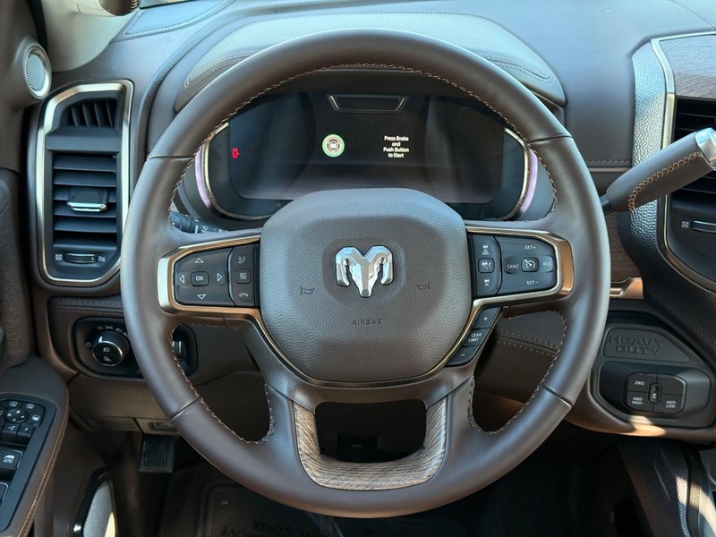 Ram 2500 Vehicle Full-screen Gallery Image 14