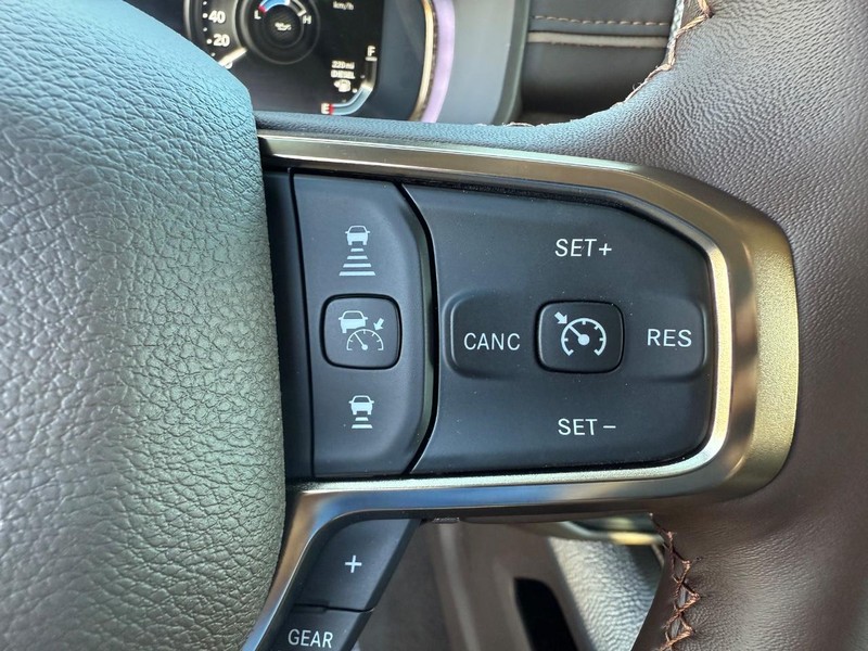 Ram 2500 Vehicle Full-screen Gallery Image 21