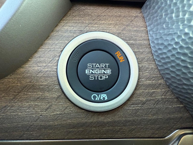 Ram 2500 Vehicle Full-screen Gallery Image 22