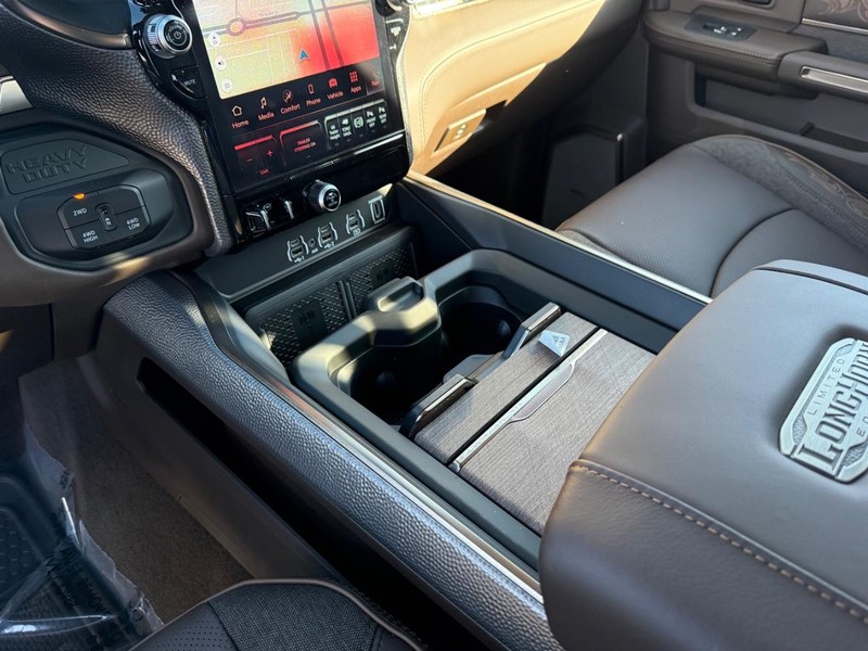 Ram 2500 Vehicle Full-screen Gallery Image 25