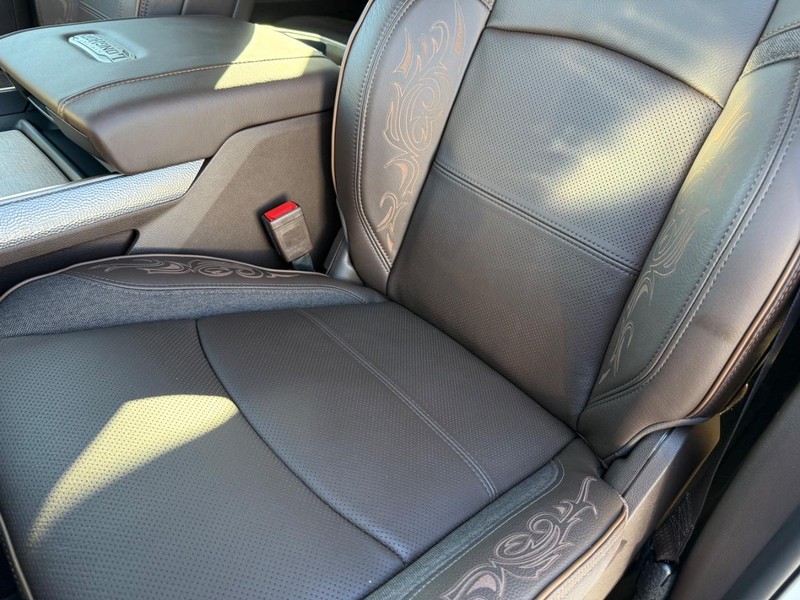 Ram 2500 Vehicle Full-screen Gallery Image 30