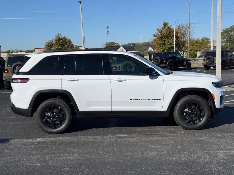 Jeep Grand Cherokee Vehicle Full-screen Gallery Image 2