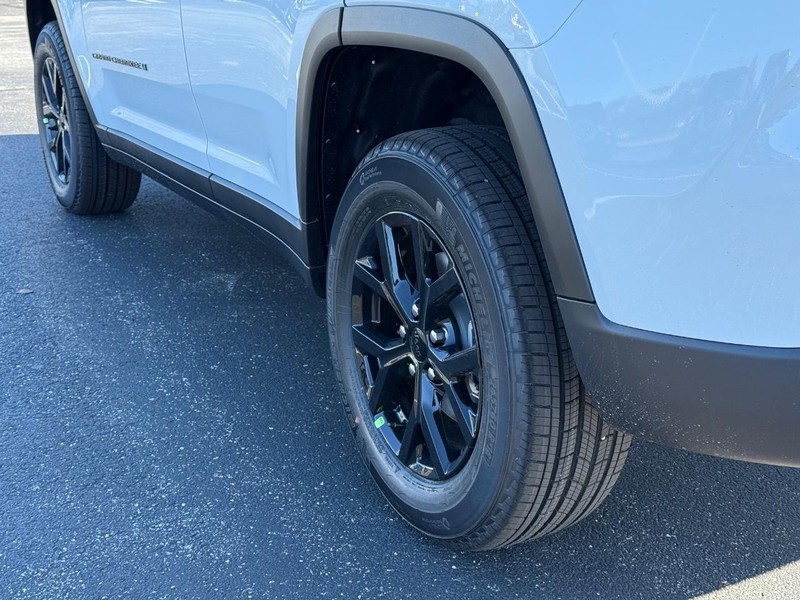 Jeep Grand Cherokee Vehicle Full-screen Gallery Image 6