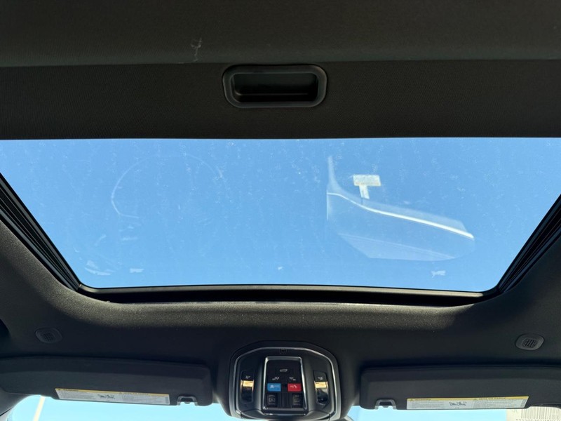 Jeep Grand Cherokee Vehicle Full-screen Gallery Image 13