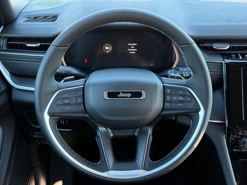 Jeep Grand Cherokee Vehicle Full-screen Gallery Image 15