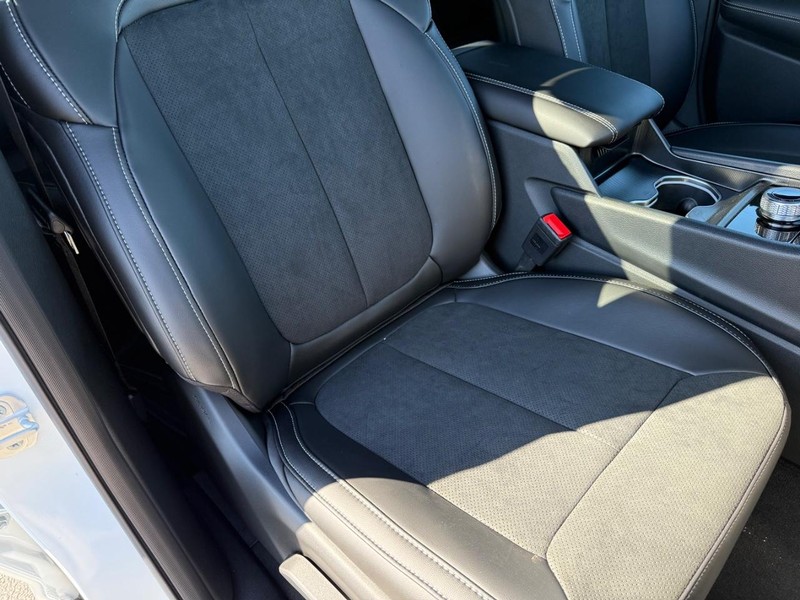 Jeep Grand Cherokee Vehicle Full-screen Gallery Image 17