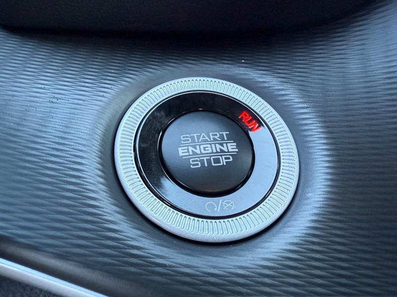 Jeep Grand Cherokee Vehicle Full-screen Gallery Image 23