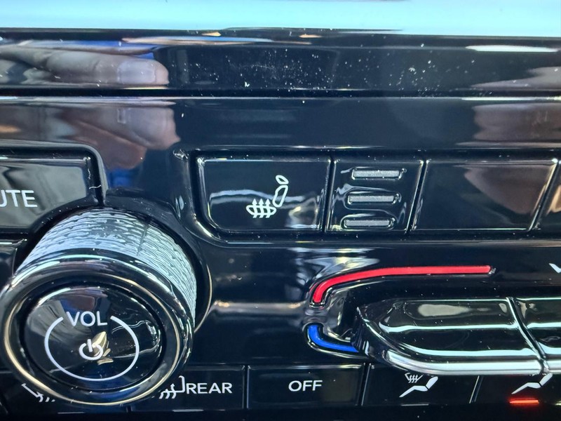 Jeep Grand Cherokee Vehicle Full-screen Gallery Image 24