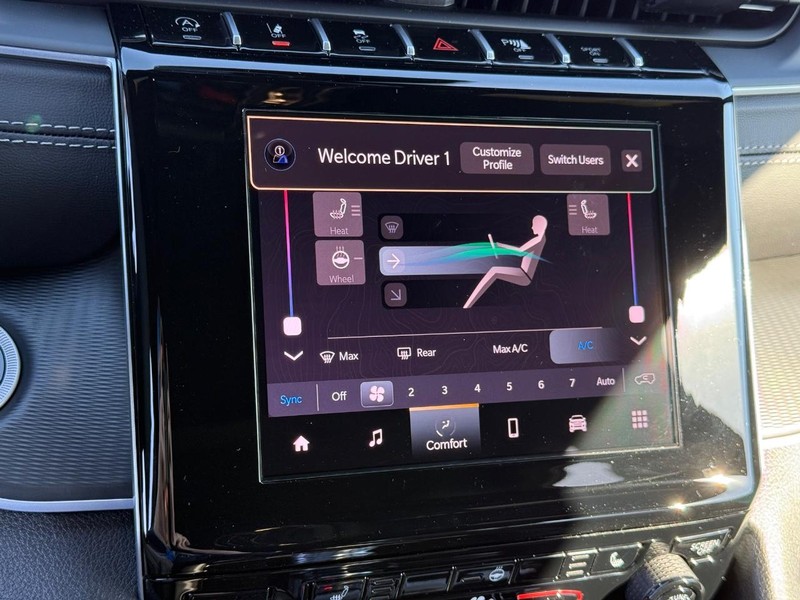 Jeep Grand Cherokee Vehicle Full-screen Gallery Image 25