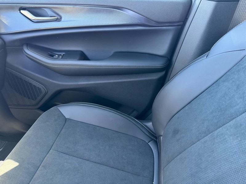 Jeep Grand Cherokee Vehicle Full-screen Gallery Image 29