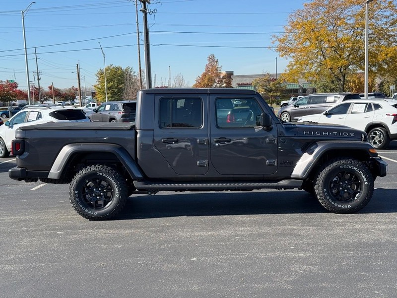 Jeep Gladiator Vehicle Full-screen Gallery Image 2