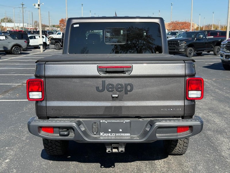 Jeep Gladiator Vehicle Full-screen Gallery Image 4