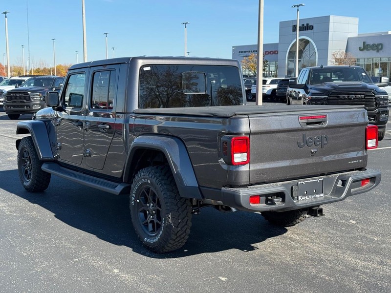 Jeep Gladiator Vehicle Full-screen Gallery Image 5