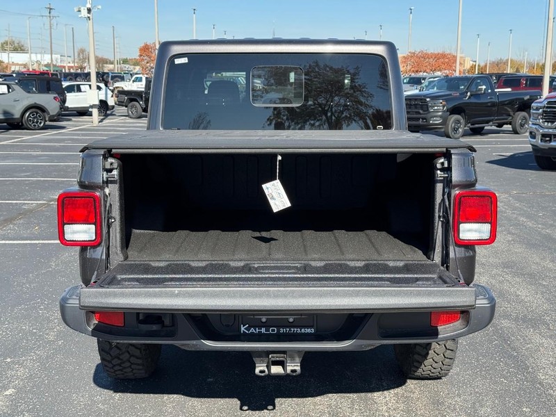 Jeep Gladiator Vehicle Full-screen Gallery Image 7