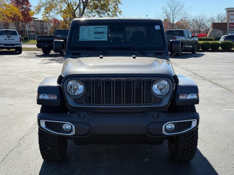 Jeep Gladiator Vehicle Full-screen Gallery Image 9