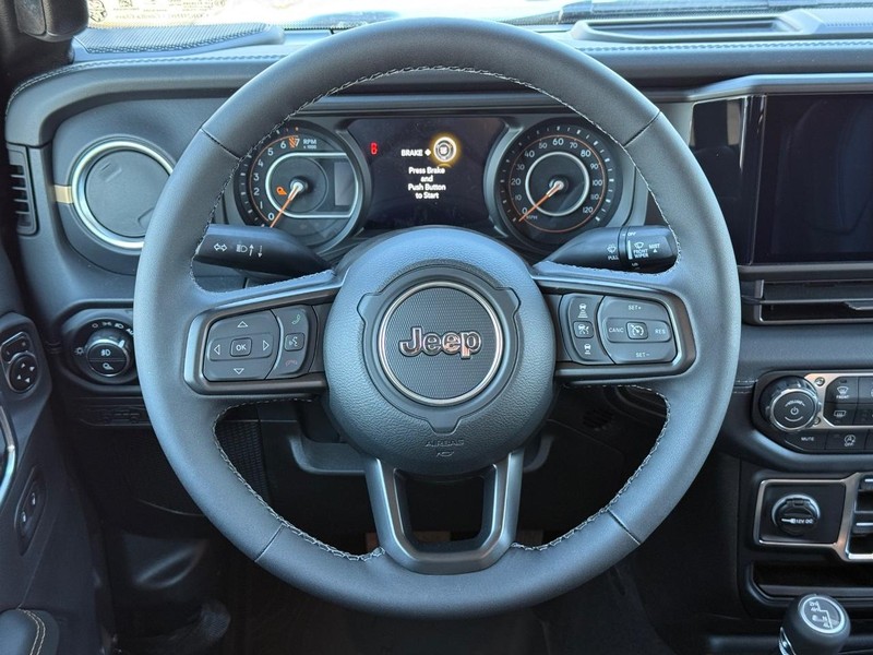 Jeep Gladiator Vehicle Full-screen Gallery Image 13