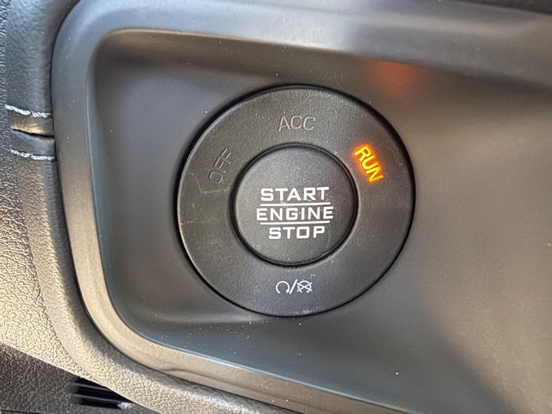 Jeep Gladiator Vehicle Full-screen Gallery Image 21