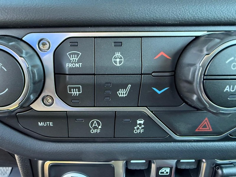 Jeep Gladiator Vehicle Full-screen Gallery Image 22