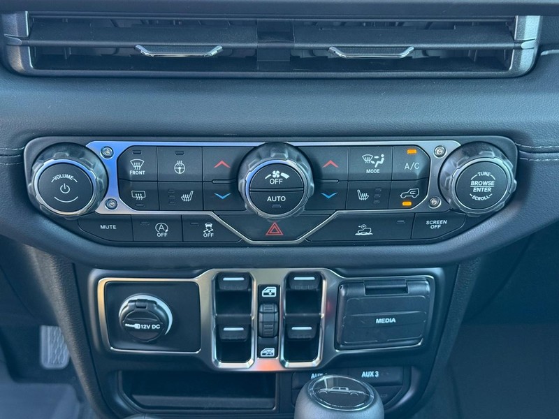 Jeep Gladiator Vehicle Full-screen Gallery Image 25