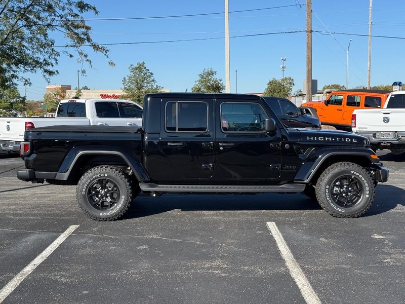 Jeep Gladiator Vehicle Full-screen Gallery Image 2